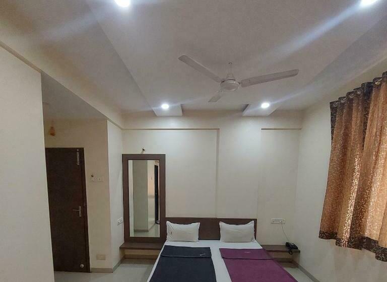 غرفة قياسية ثلاثية, Archana