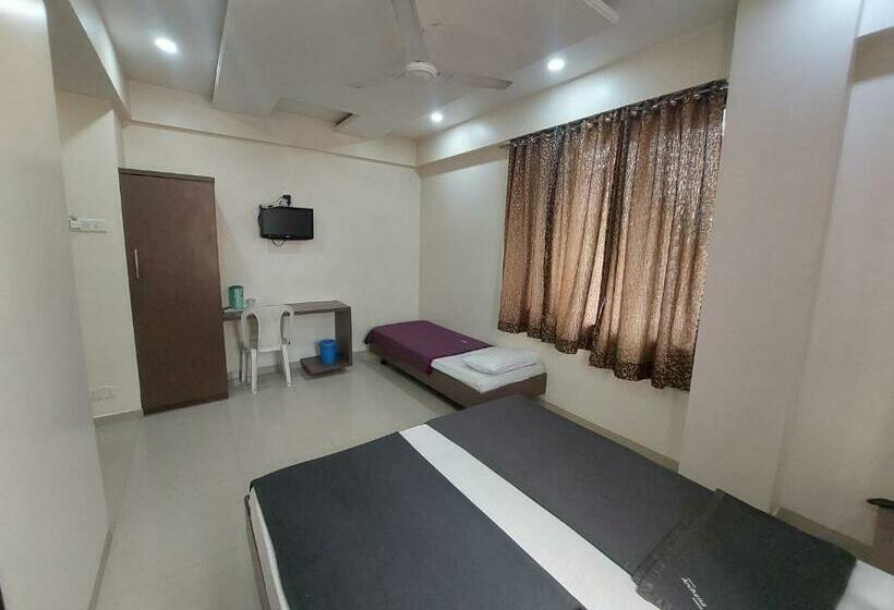 غرفة ديلوكس ثلاثية, Archana