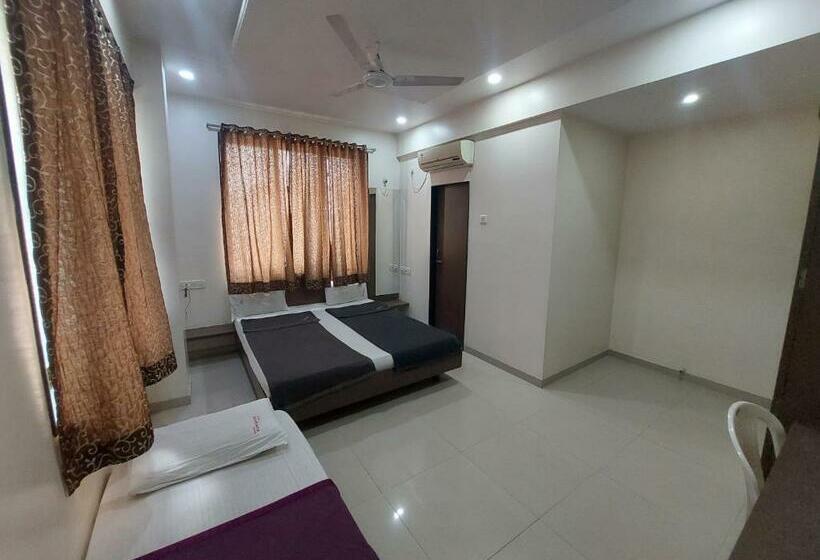 غرفة ديلوكس ثلاثية, Archana