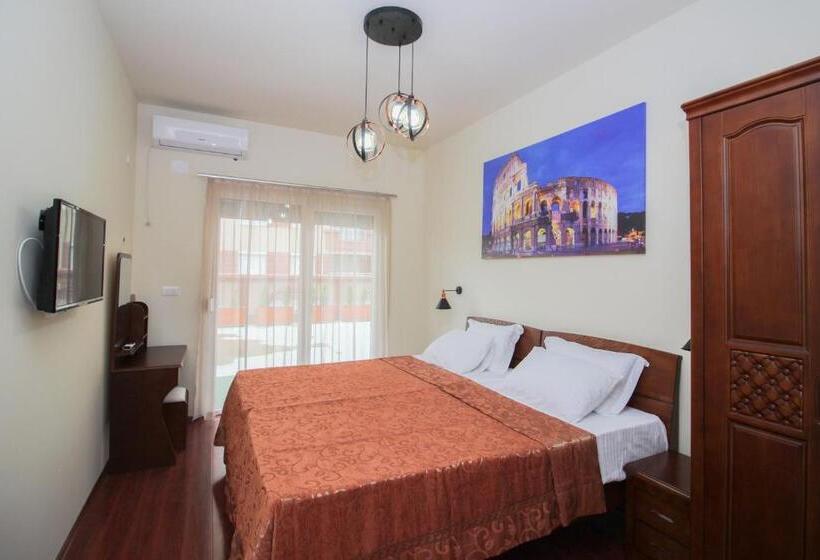 اتاق لوکس, International Ohrid