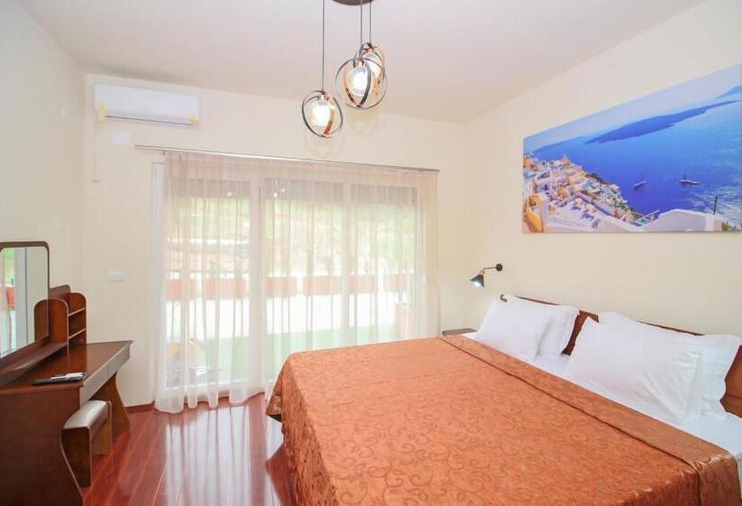 اتاق لوکس, International Ohrid