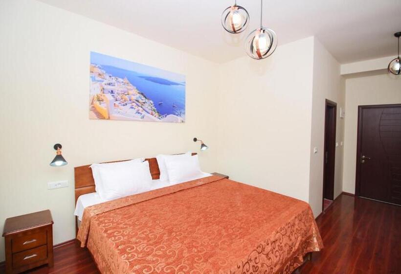 اتاق لوکس, International Ohrid