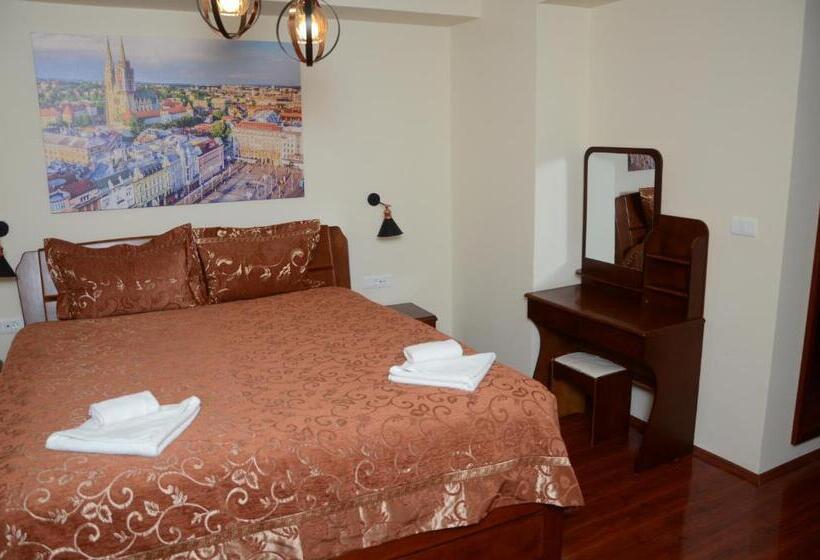 اتاق لوکس, International Ohrid