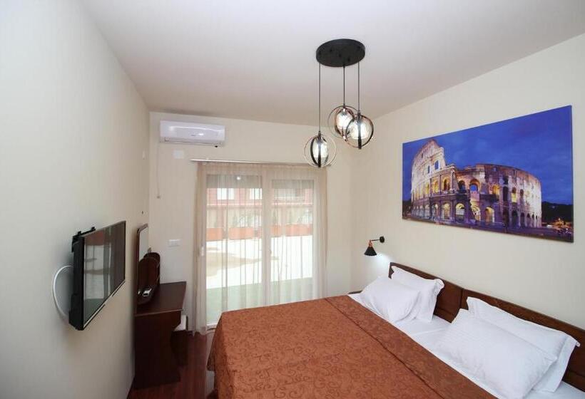 اتاق لوکس, International Ohrid