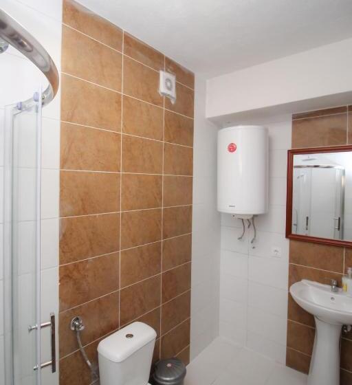 استودیو استاندارد با تخت کینگ, International Ohrid