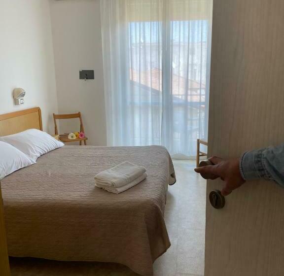 豪华三人间, La Playa