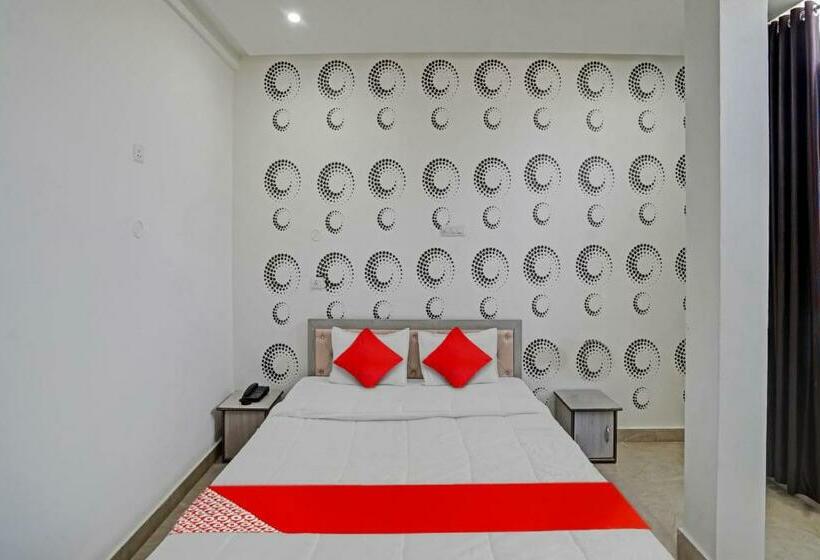 اتاق لوکس سه تخته, Oyo Flagship 80829 Sidhi