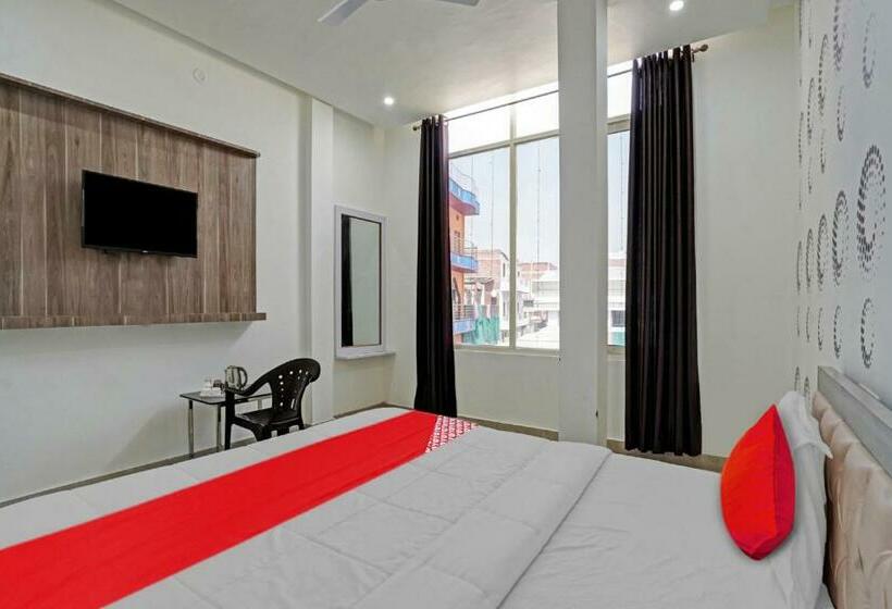 اتاق لوکس سه تخته, Oyo Flagship 80829 Sidhi