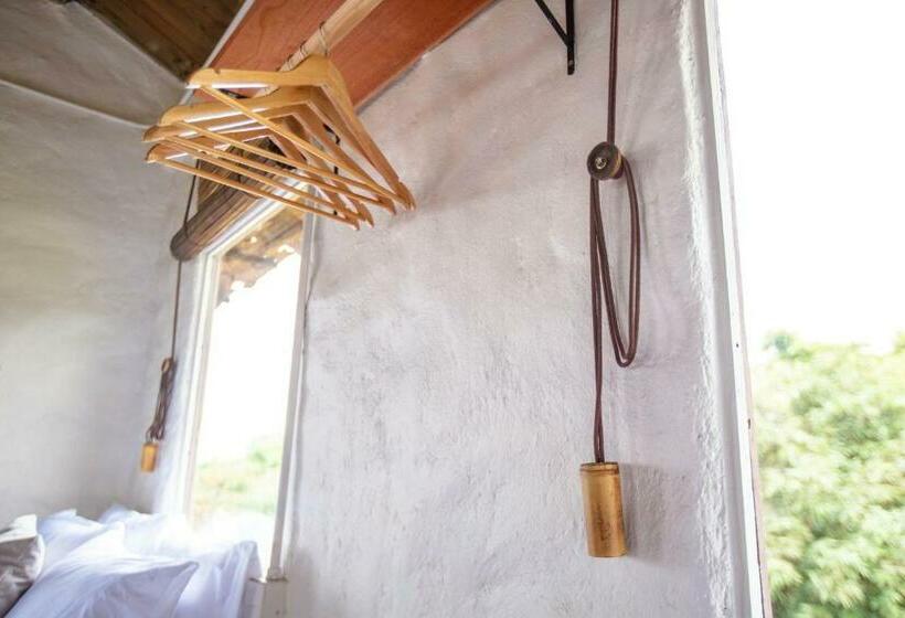 غرفة ديلوكس مزودة بشرفة, Buen Camino Hotel, San Mateo