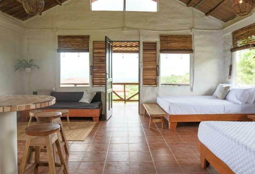 غرفة ديلوكس مزودة بشرفة, Buen Camino Hotel, San Mateo