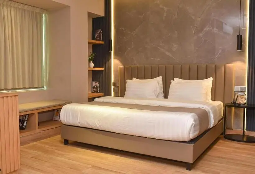 Deluxe Suite King Bed, Vertigo
