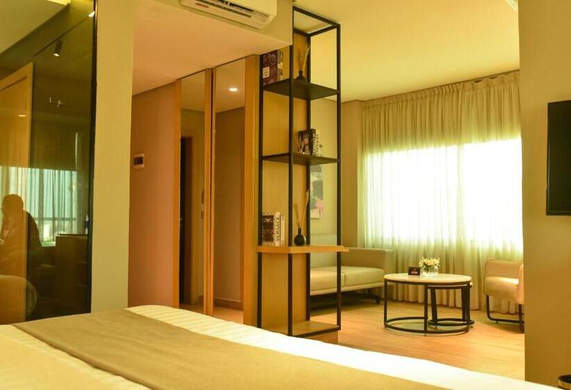 Deluxe Suite King Bed, Vertigo