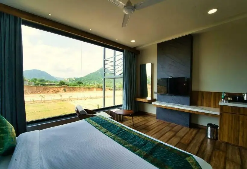 Quarto deluxe, Sterling Pushkar