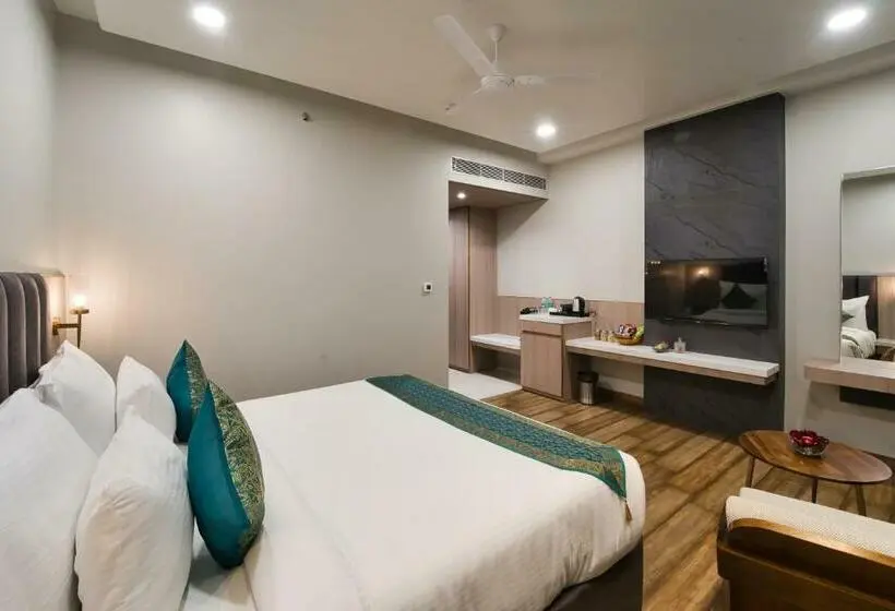 Quarto deluxe, Sterling Pushkar