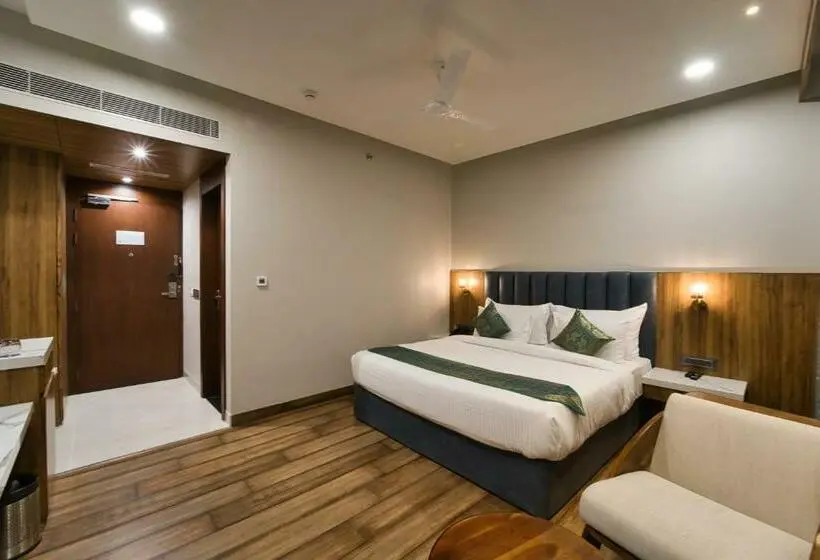 Quarto deluxe, Sterling Pushkar