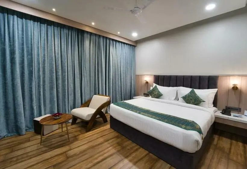 Quarto deluxe, Sterling Pushkar