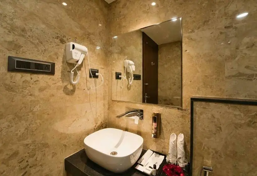 Quarto deluxe, Sterling Pushkar