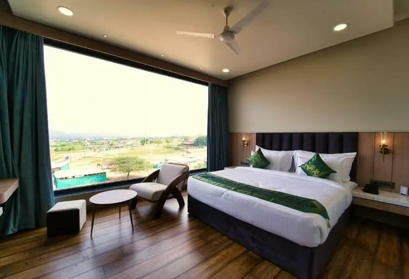 Quarto deluxe, Sterling Pushkar