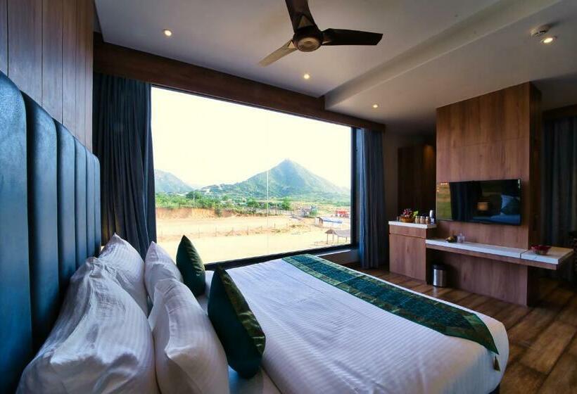 스위트 킹사이즈 침대, Sterling Pushkar