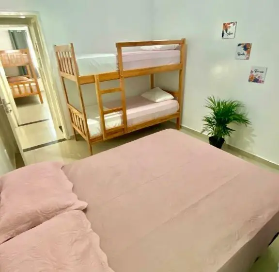Perhehuone, Apuama Hostel