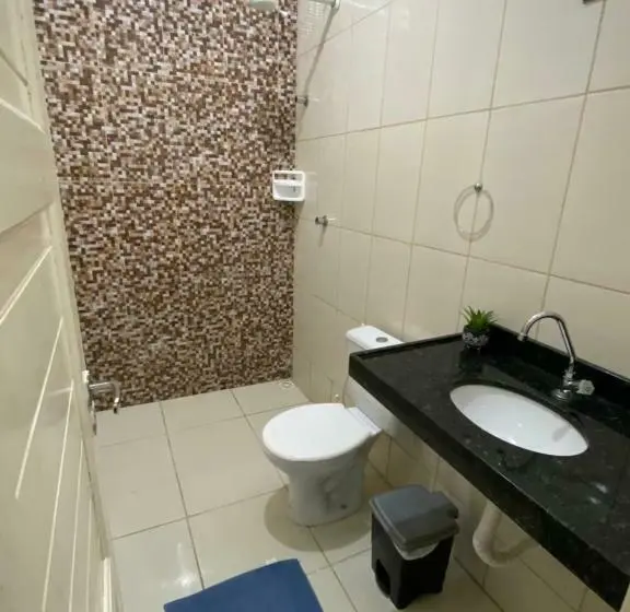 Perhehuone, Apuama Hostel
