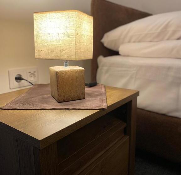 غرفة قياسية فردية, A Fogadó