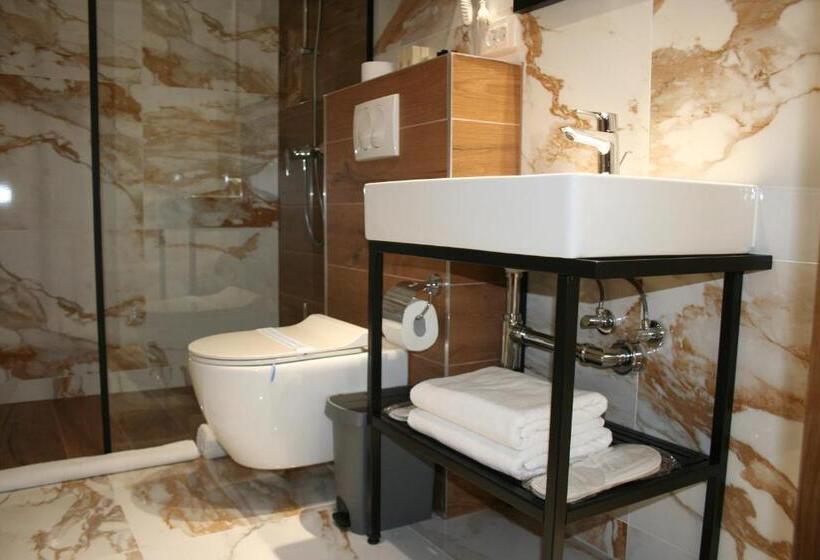 اتاق استاندارد یک نفره, La More