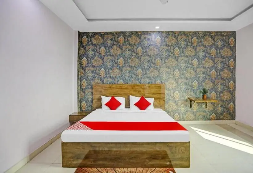 Classic Kolmen Hengen Huone, Oyo Flagship Shri Nanadan Palace