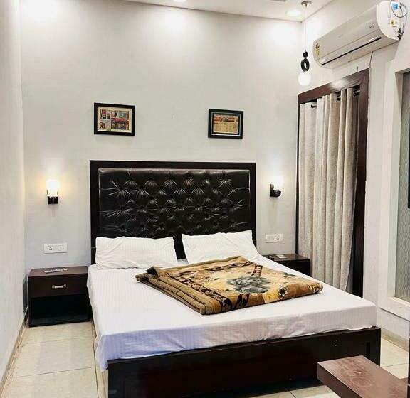 Single Deluxe Room, The Miraj
