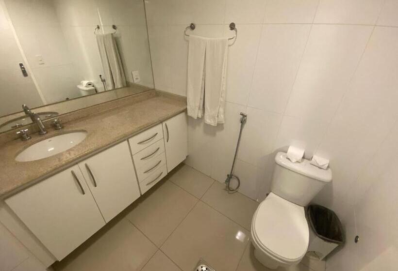 Трехместный Номер Стандарт Вид на Бассейн, Garvey Park