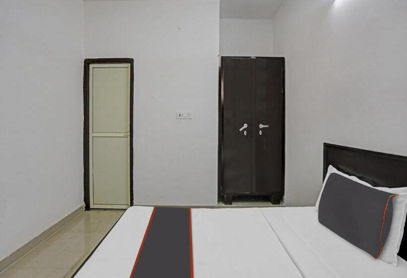 트리플 클래식 룸, Spot On Mt White House