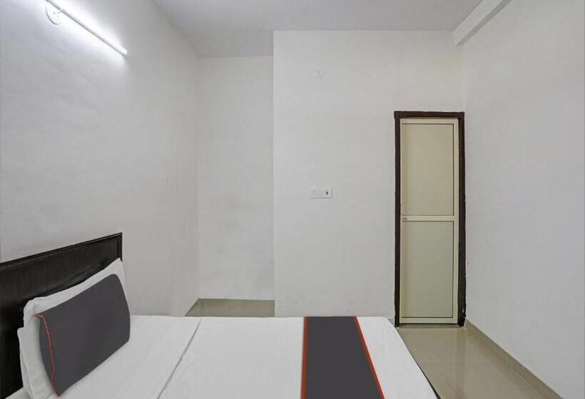 트리플 클래식 룸, Spot On Mt White House