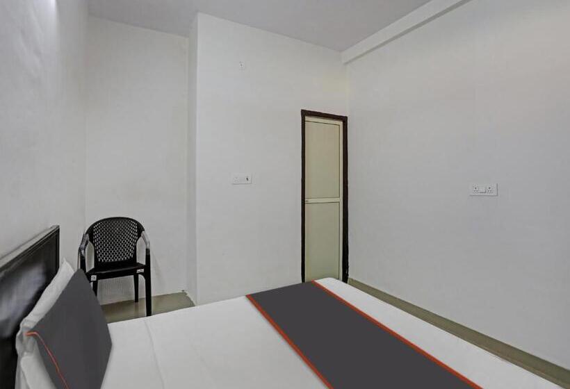 트리플 클래식 룸, Spot On Mt White House