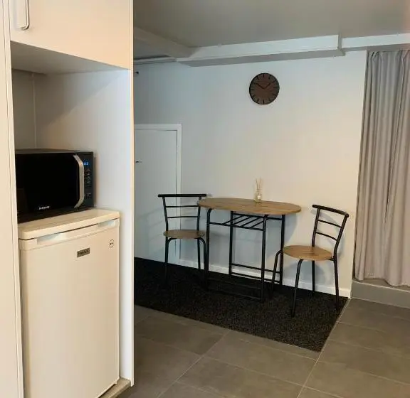 اتاق لوکس با چشم‌انداز دریا, Waterfront Fjord House