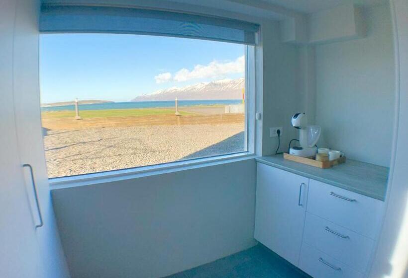 اتاق لوکس با چشمانداز دریا, Waterfront Fjord House