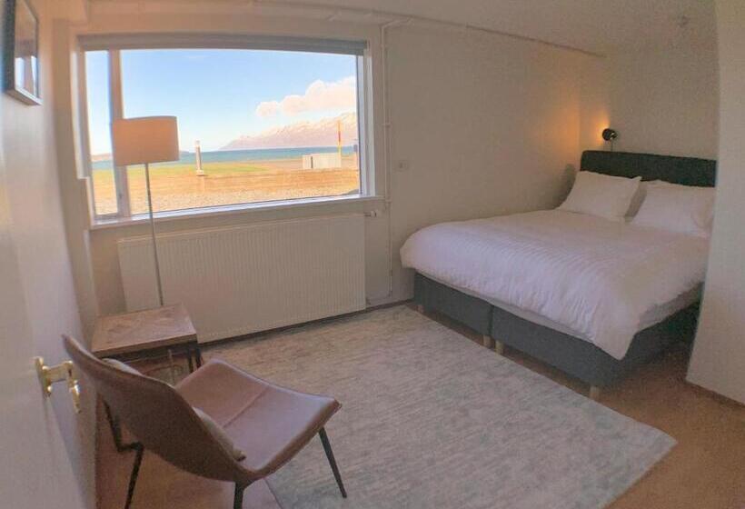 اتاق لوکس با چشم‌انداز دریا, Waterfront Fjord House