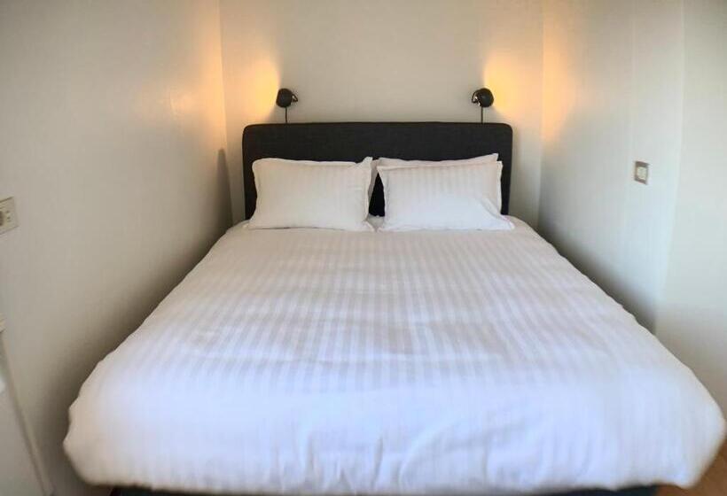 اتاق لوکس با چشمانداز دریا, Waterfront Fjord House