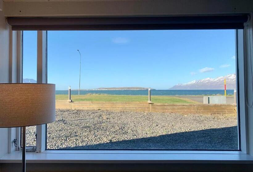 اتاق لوکس با چشمانداز دریا, Waterfront Fjord House