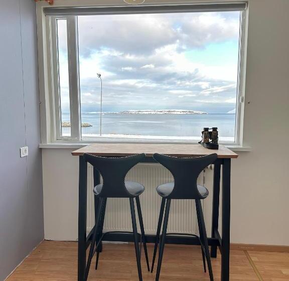 آپارتمان 1 خوابه با چشم‌انداز دریا, Waterfront Fjord House