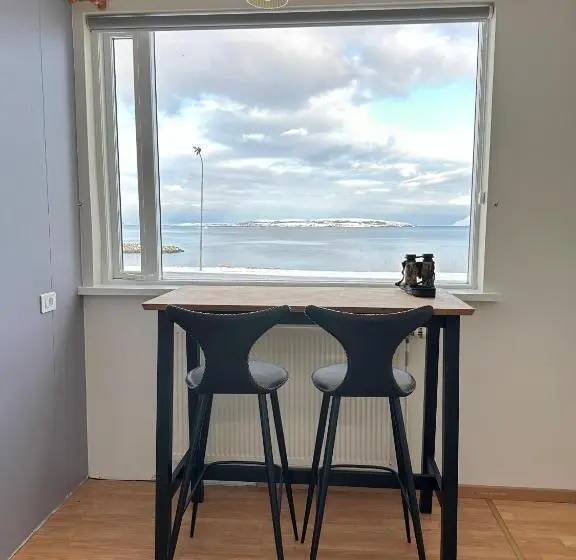 آپارتمان 1 خوابه با چشم‌انداز دریا, Waterfront Fjord House