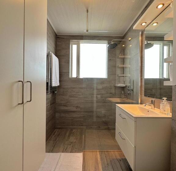 آپارتمان 1 خوابه با چشمانداز دریا, Waterfront Fjord House