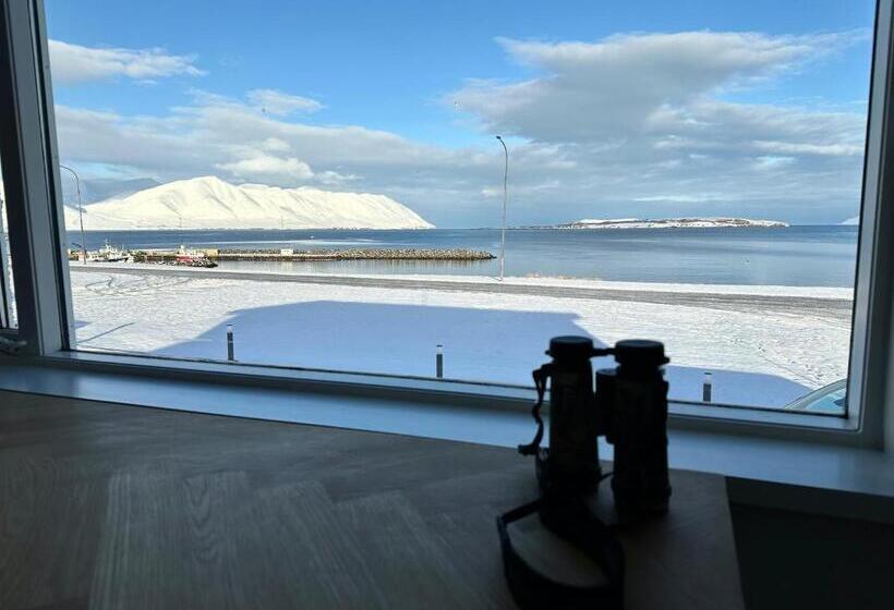 آپارتمان 1 خوابه با چشمانداز دریا, Waterfront Fjord House