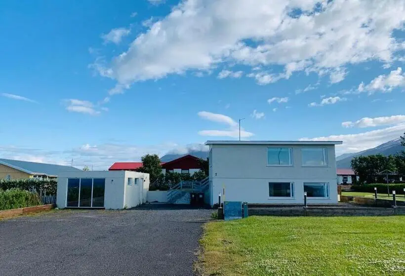 استودیوی استاندارد با چشم‌انداز دریا, Waterfront Fjord House
