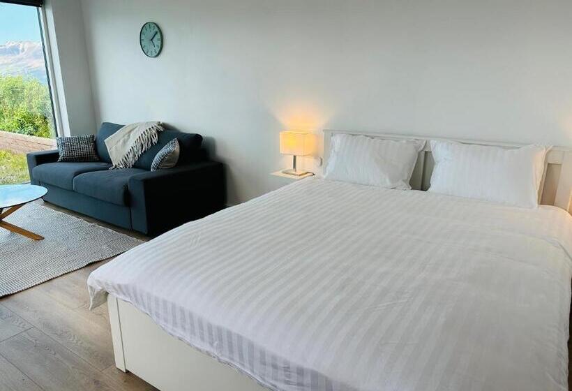 استودیوی استاندارد با چشمانداز دریا, Waterfront Fjord House