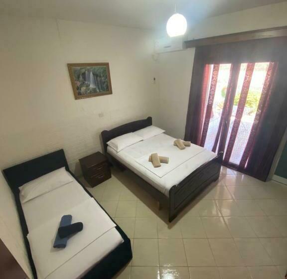 اتاق ساده سه‌ نفره, Vila Avni Likometi