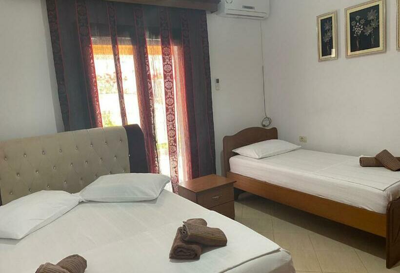 اتاق ساده سه‌ نفره, Vila Avni Likometi