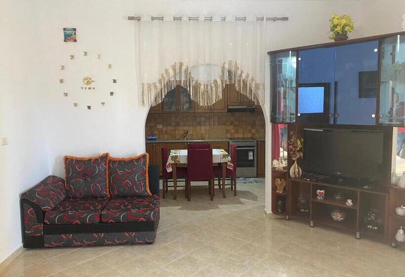 اتاق خانوادگی, Vila Avni Likometi