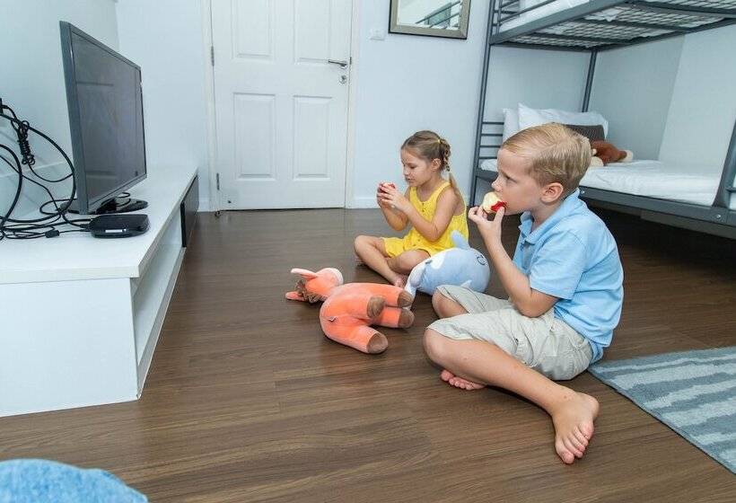 Cameră Familiară, First Choice Suites