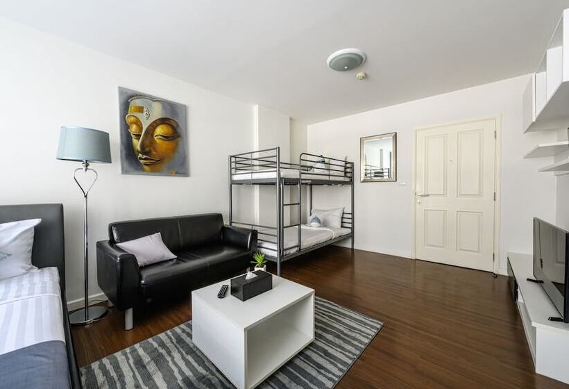 Cameră Familiară, First Choice Suites