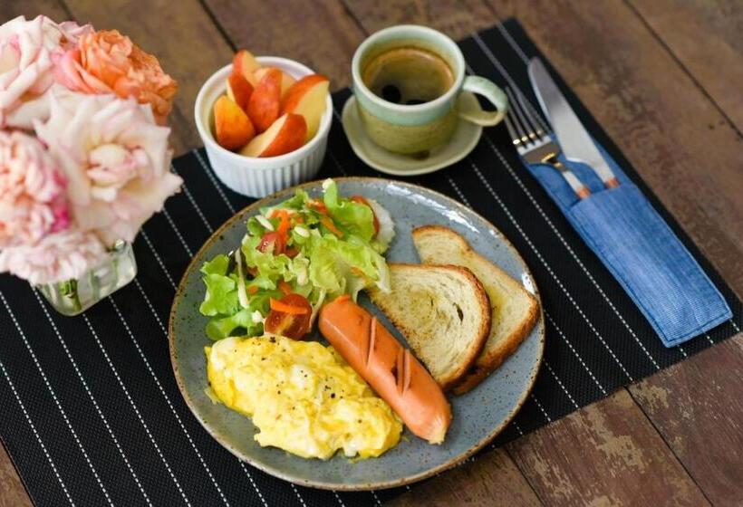 Семейный Номер, Happynest Inspiring Hostel